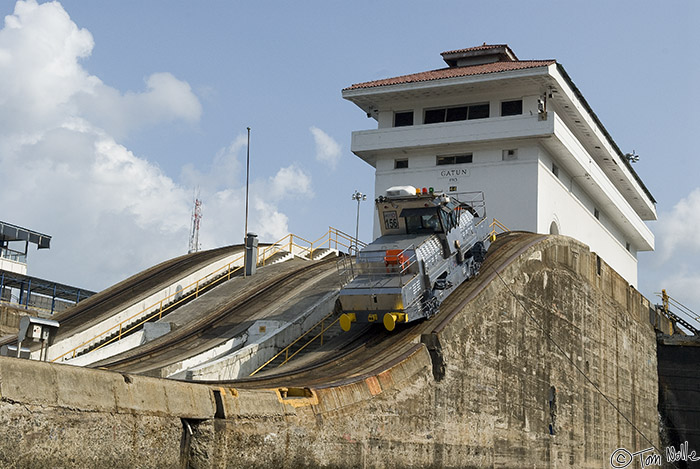 CostaRica_20100318_164856_778_20.jpg - The engine rises up the cog ramp to the higher level of the Gatun Lock.  These engines don't pull the ships, they merely stabilize their position to prevent damage to the locks.  Panama Canal.