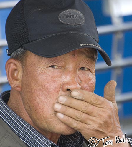 Japan_20080420_012224_640_2X.jpg - This man hurrendly covered his mouth, but it's not clear why.  The market in Kyongju South Korea