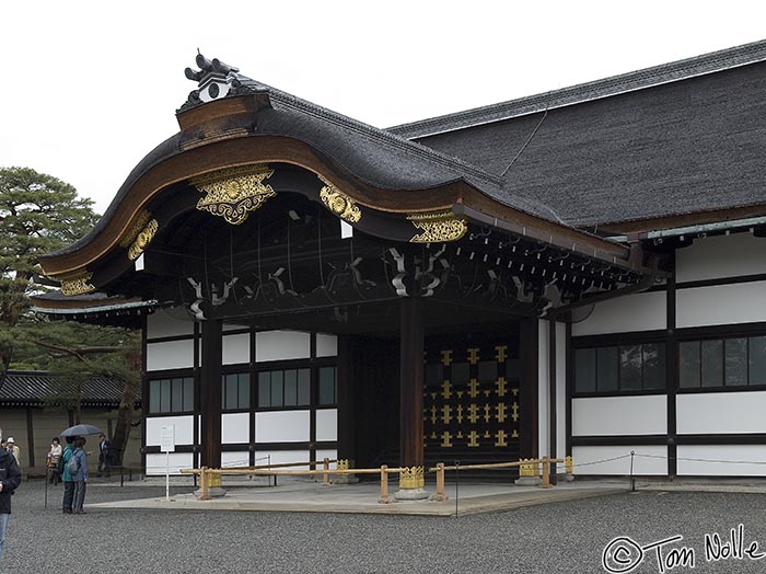 Japan_20080409_204004_931_20.jpg - The doorway to one of the buildings of the old Imperial Palace (Kyoto Gosho) in Kyoto Japan.