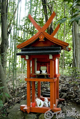 Japan_20080411_013716_116_20.jpg - A small shrine in the orange of the Shito religion, near Tenryu-Ji Kyoto Japan.