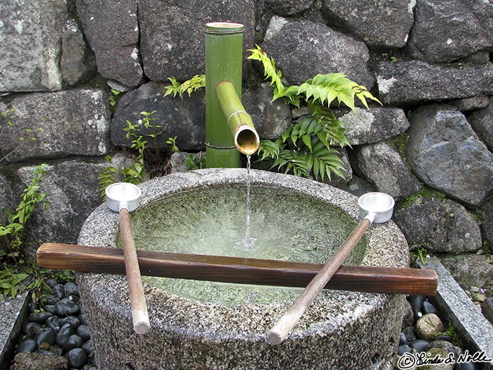 Japan_20080412_022846_316_S.jpg - A simple arrangement of normal things can create something very lovely.  Heian Jingu Shrine Kyoto Japan.