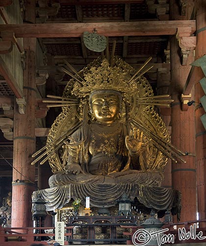 Japan_20080412_211850_324_20.jpg - Six-armed deity represented by a statue in the Todai-Ji Nara Japan