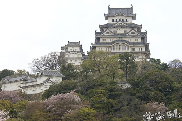 Japan_20080414_011330_755_2X.jpg - This building dates from 1601, and it is one of many World Heritage Sites in Japan.  Himeji Castle Kobe Japan.