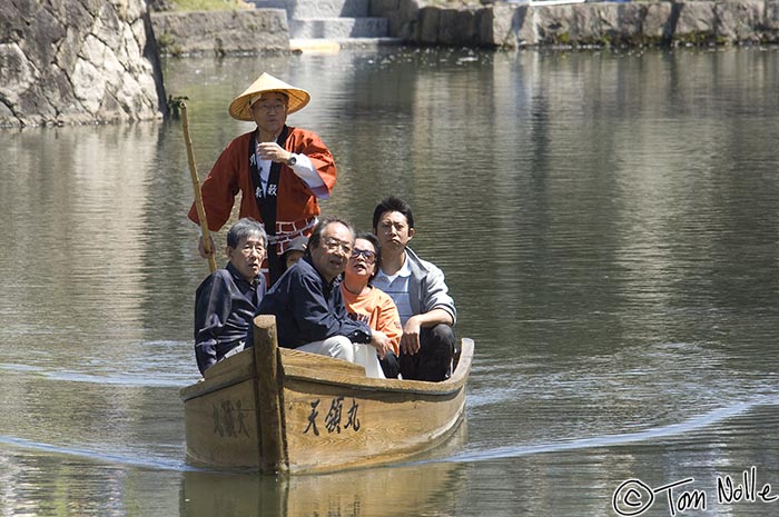 Japan_20080415_000550_874_2X.jpg - A canal boat gives some tourists a ride near the Ohara Museum Okayama Japan.