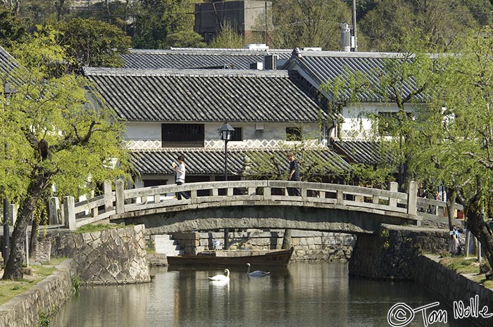 Japan_20080415_015404_909_2X.jpg - A stone bridge across a scenic canal in Kurashiki, Okayama Japan.