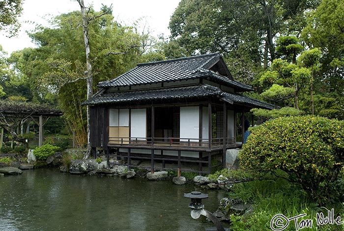 Japan_20080415_232656_790_20.jpg - A small house used for calligraphy on the edge of a pond in Tenshaen gardens Uwajima Japan.