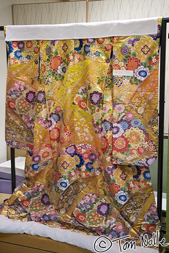 Japan_20080418_233900_192_20.jpg - This is a very expensive formal-dress kimono, but available used in a shop in Nagasaki Japan.