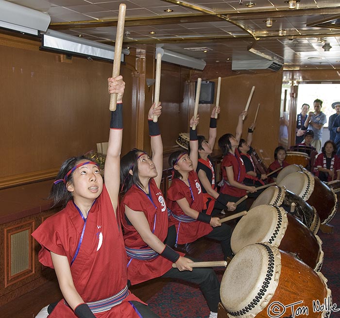 Japan_20080419_031102_219_20.jpg - The drummers give us the high (as opposed to "hai") sign.  Nagasaki Japan.