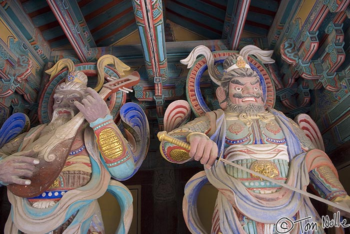 Japan_20080419_204042_245_20.jpg - The second pair of statues in Bulguksa temple Kyongju South Korea