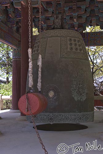 Japan_20080419_212448_273_20.jpg - What someone who wants to toll the great bell of Bulguksa temple would see.  Kyongju South Korea