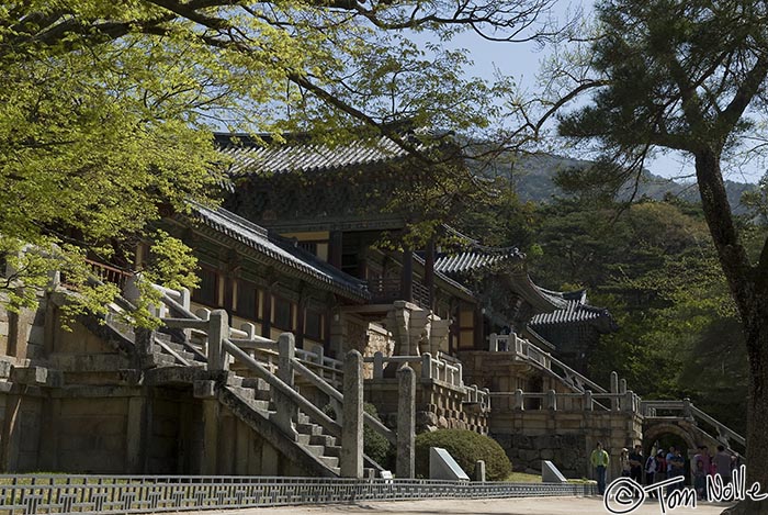 Japan_20080419_213326_276_20.jpg - Leaving Bulguksa temple Kyongju South Korea