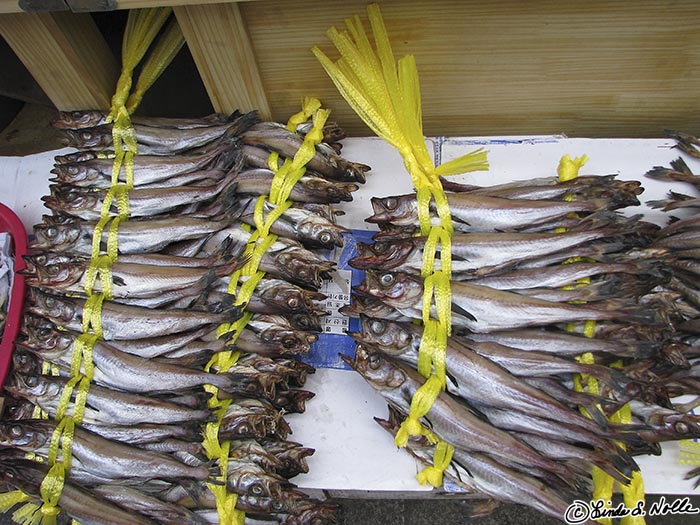 Japan_20080420_010644_367_S.jpg - Fish prepared for sale in the local market of Kyongju South Korea