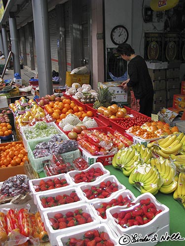 Japan_20080420_010856_369_S.jpg - A stall filled with fresh produce in the local market of Kyongju South Korea