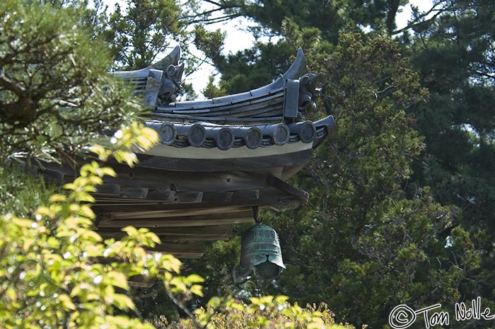 Japan_20080420_205516_736_2X.jpg - A temple bell hangs on the eaves of Tokoji, Hagi, Japan