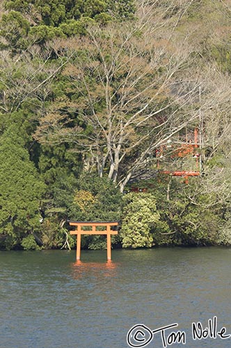 Japan_20080427_015746_881_2X.jpg - A Shinto shrine and smaller floating tori on the edge of Lake Ashi, Hakone Japan