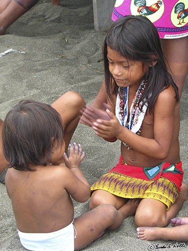 CostaRica_20100319_114940_062_S.jpg - Two children play a classical child's game, though the Embera have a fancier version!  Darien, Panama.